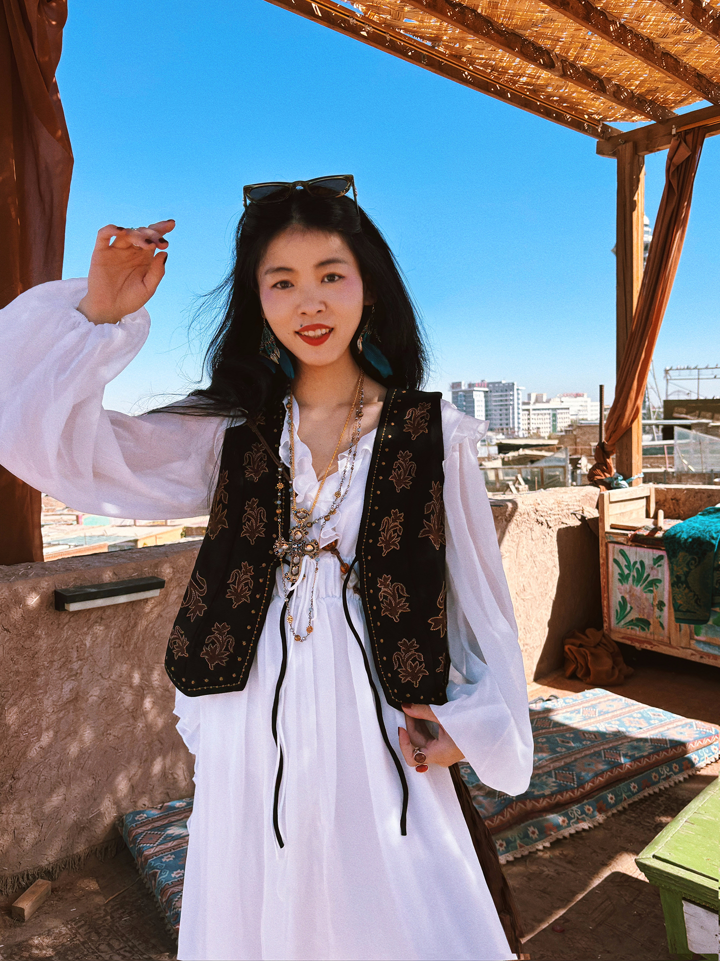 Black Embroidered Velvet Vest  - Ethnic Wear Fashion Designer บทวิจารณ์และราคา