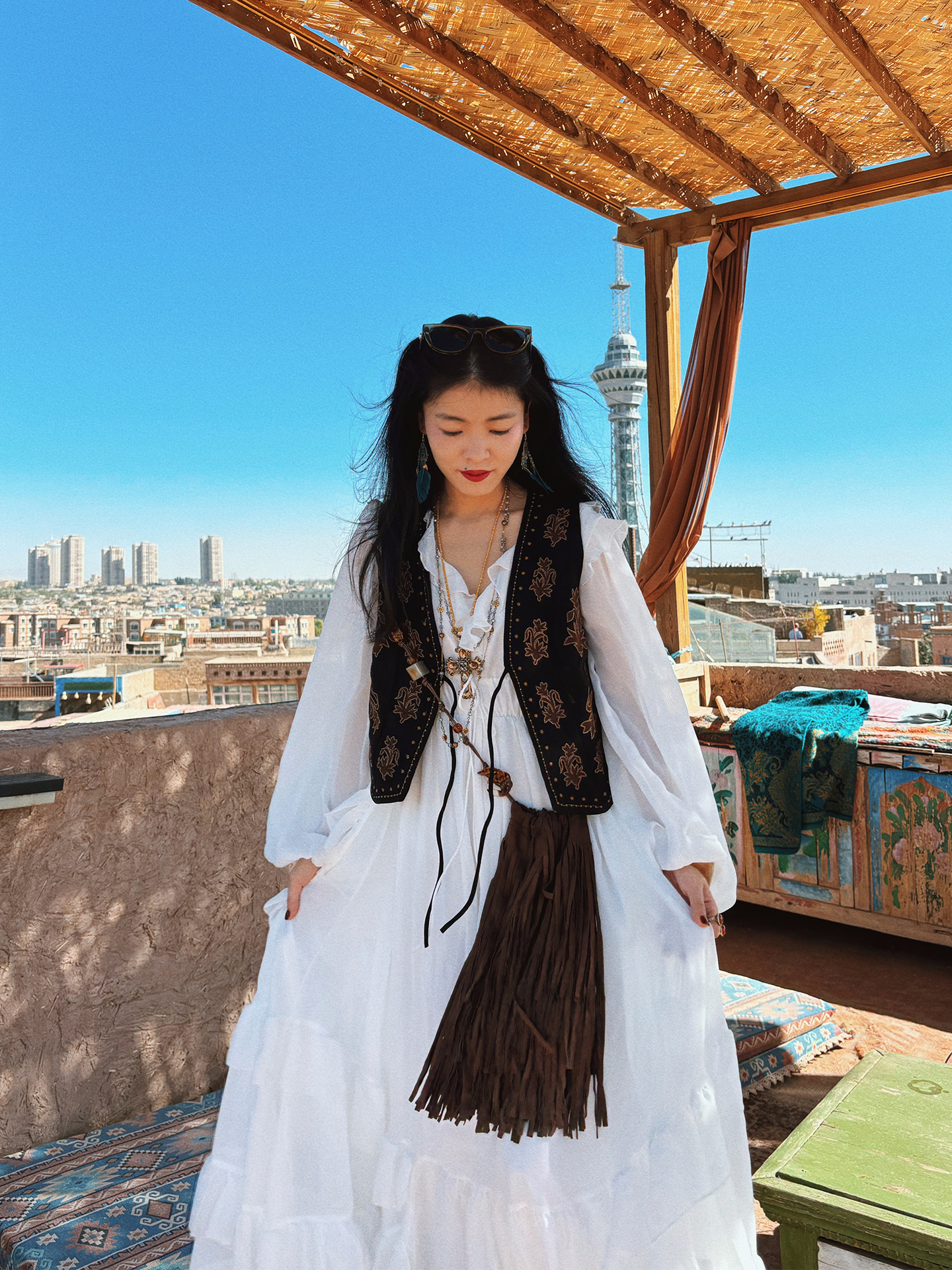Black Embroidered Velvet Vest  - Ethnic Wear Fashion Designer บทวิจารณ์และราคา
